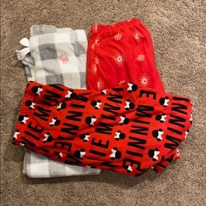 Lot of 3 winter pajamas bottoms for girls